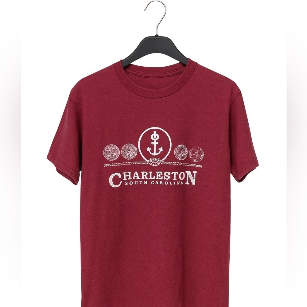 Charleston, South Carolina Vintage Men's Size Large Short-Sleeve Red T-Shirt.